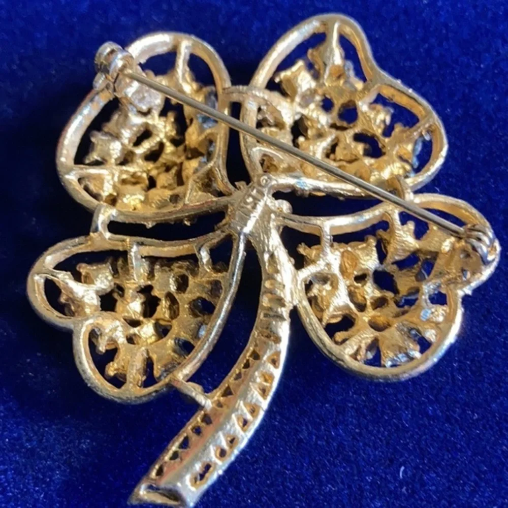 Vintage signed Lisper gold tone w/green & clear rhinestone 4 leaf clover brooch
